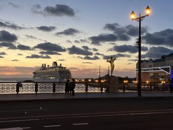 F3ED92E4-C683-4EAA-BC52-8766E5D2FDFB